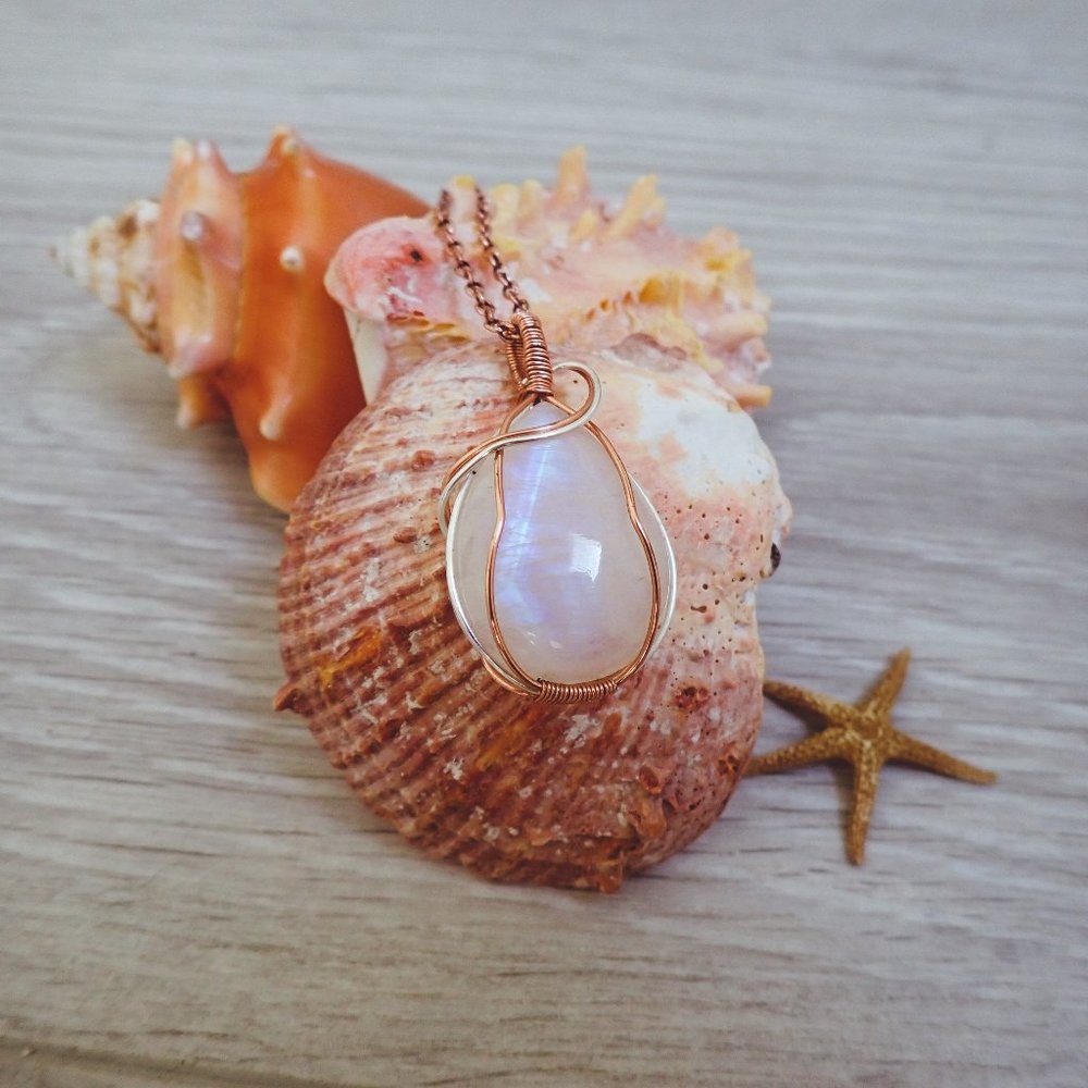 The Sky In A Stone (RAINBOW MOONSTONE)